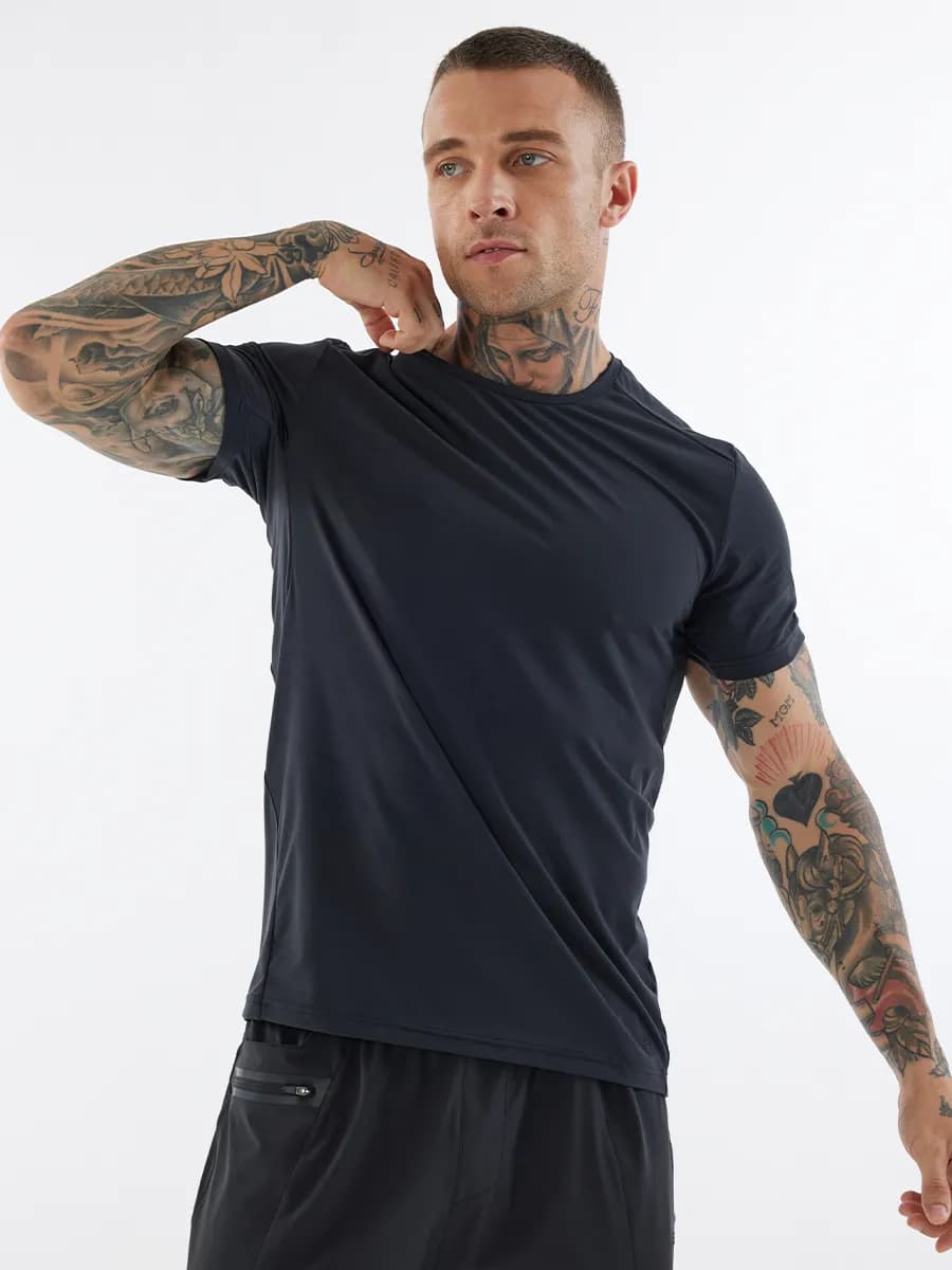 Футболка черная спортивная