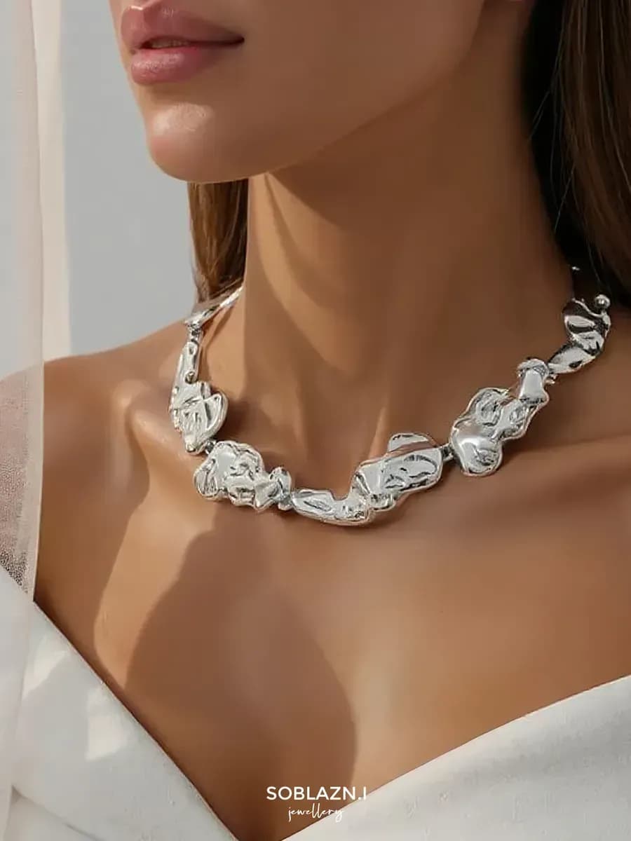 Ожерелье на шею бижутерия крупное серебристое old money