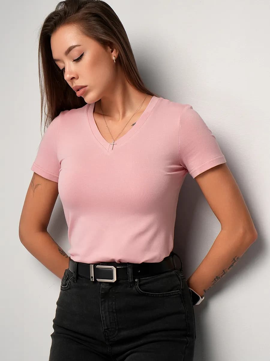 Футболка из вискозы с V-вырезом приталенная базовая