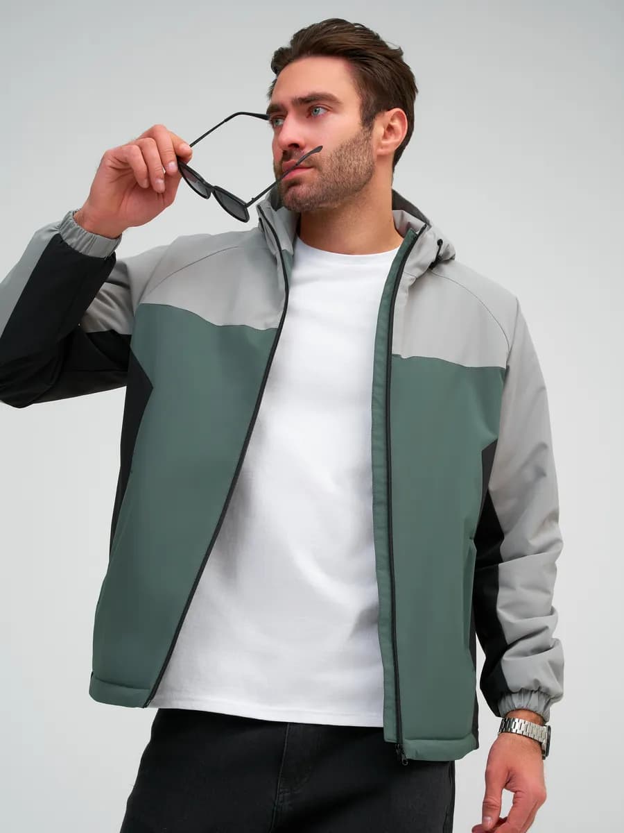 Куртка ветровка демисезонная с капюшоном