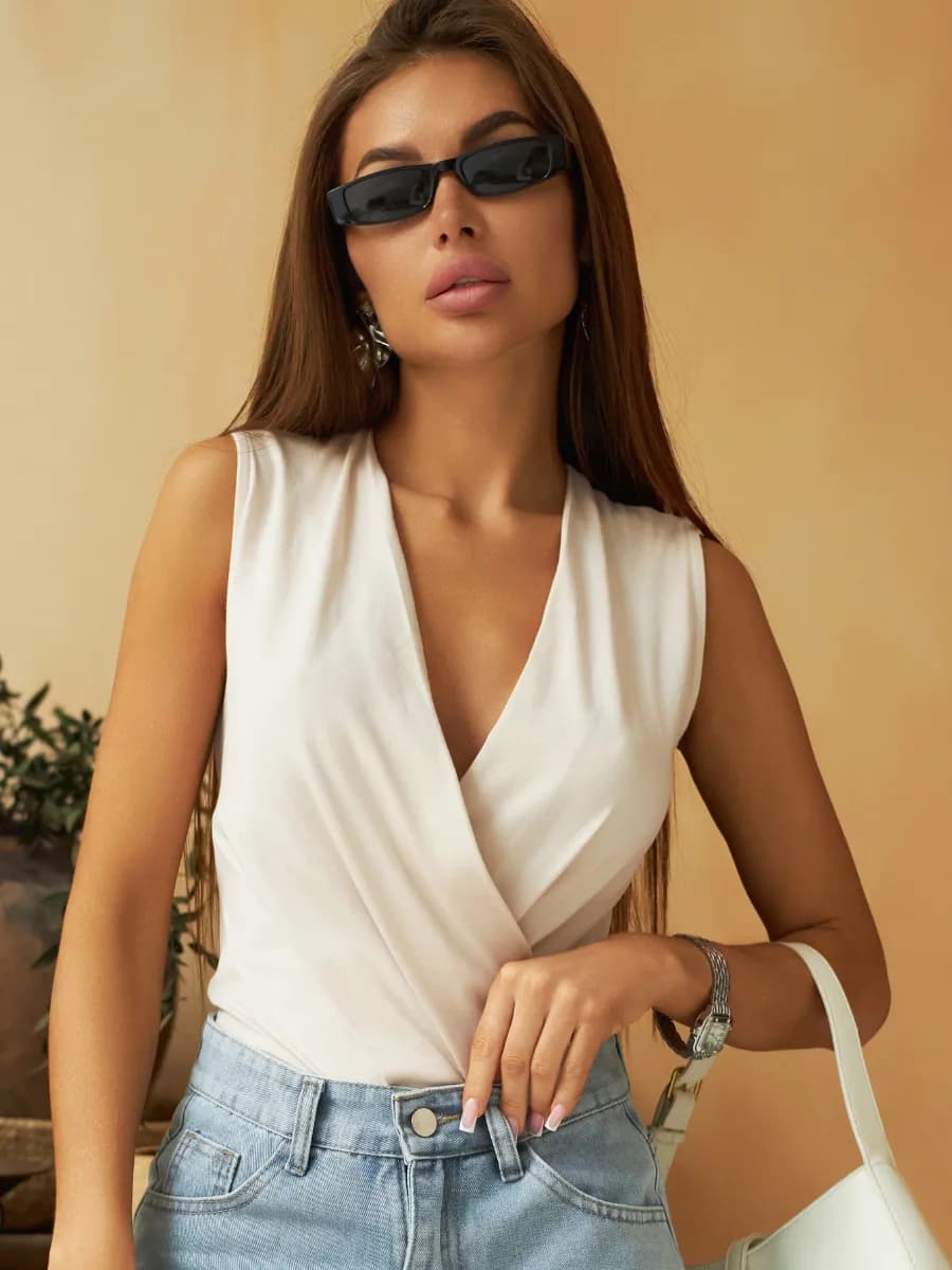 Боди без рукавов на запах