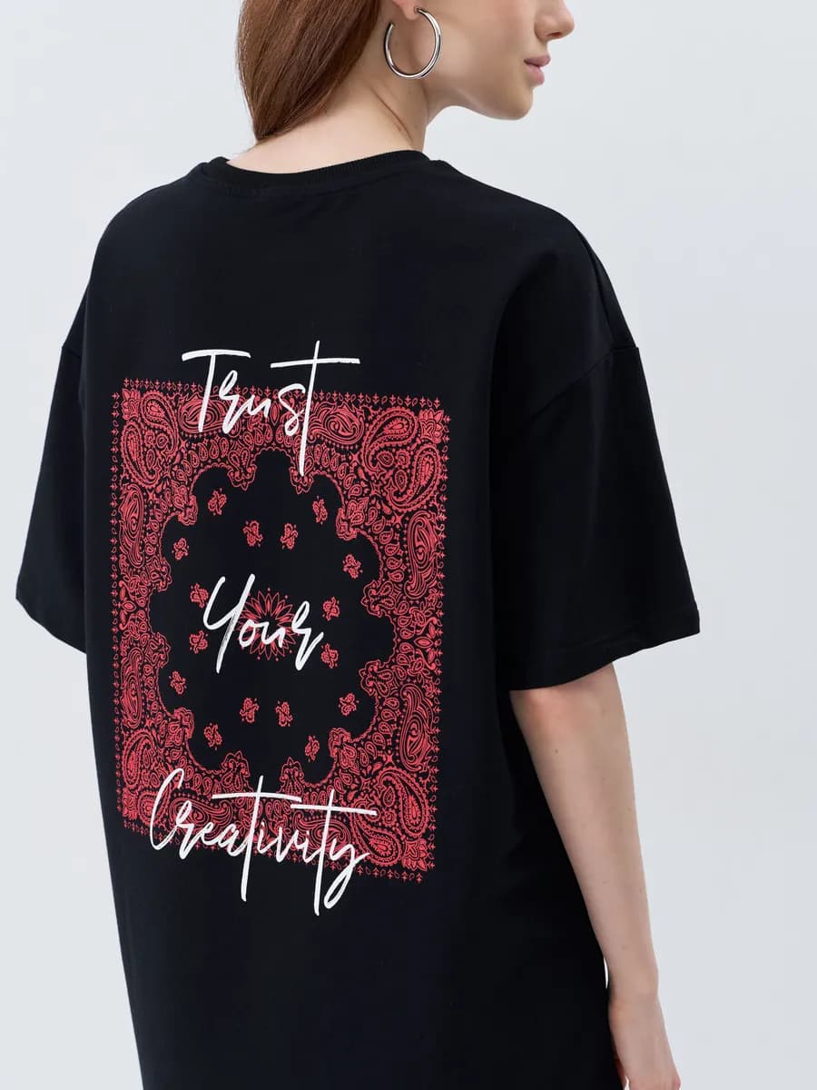 Футболка оверсайз Ковер на спине