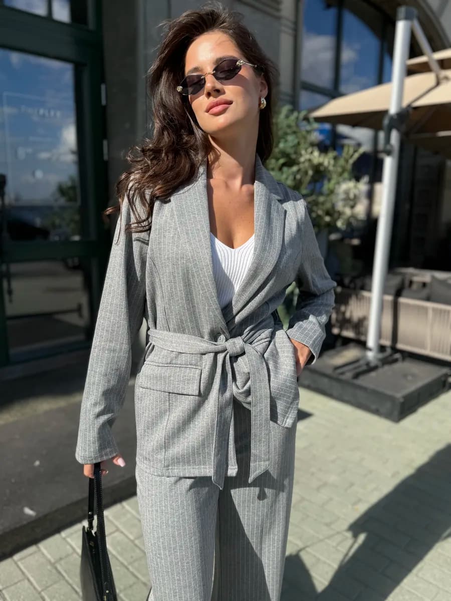 Брючный костюм деловой двойка