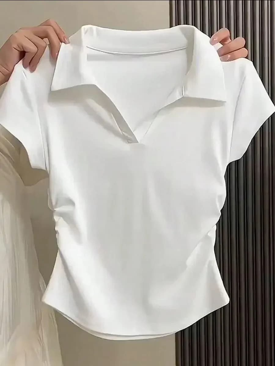 Футболка поло с вырезом