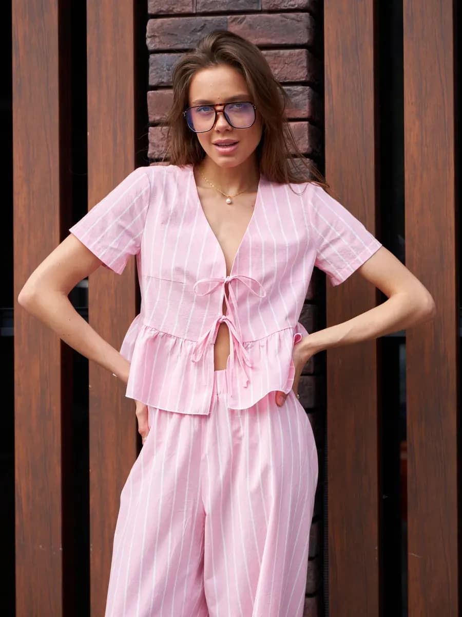 Летний женский костюм с брюками