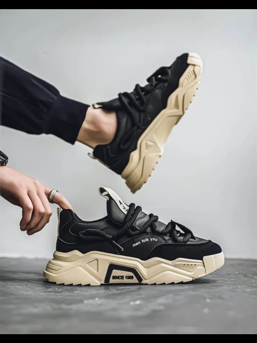 Спортивные кроссовки