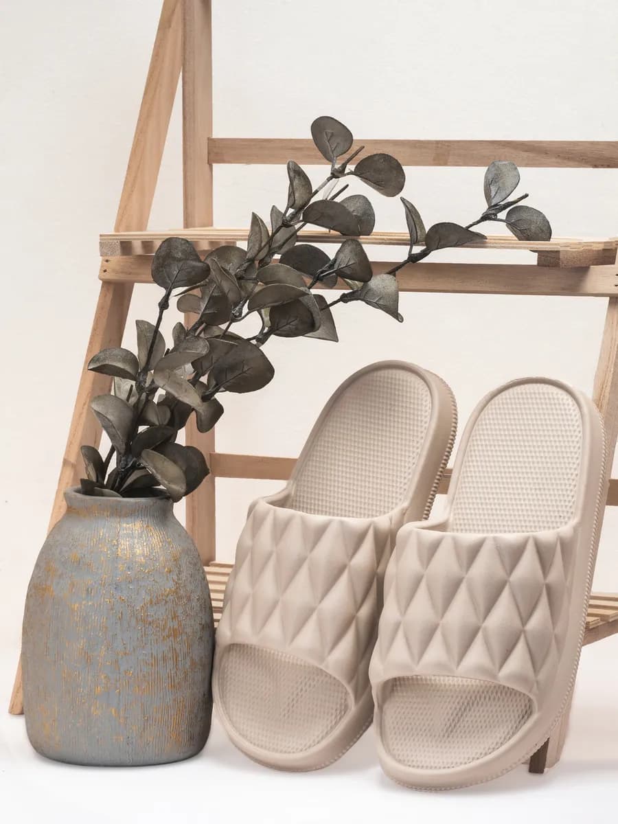 Тапочки резиновые шлепанцы