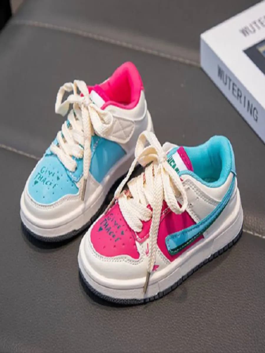 Кроссовки разноцветные со шнурками