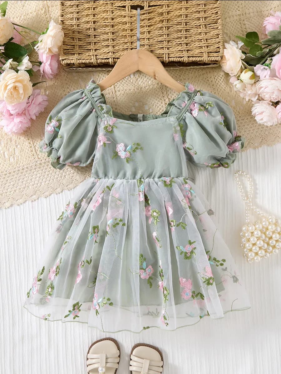 Платье нарядное праздничное на 8 марта