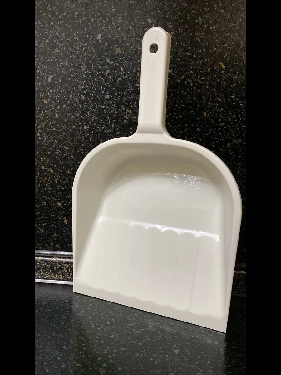 Совок для мусора с удобной формой