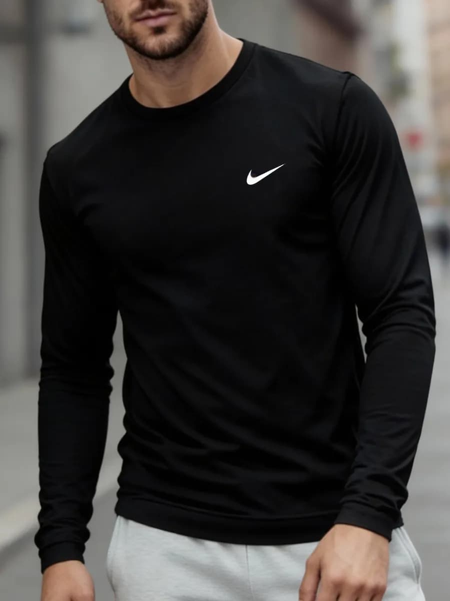 Лонгслив черный базовый с длинным рукавом