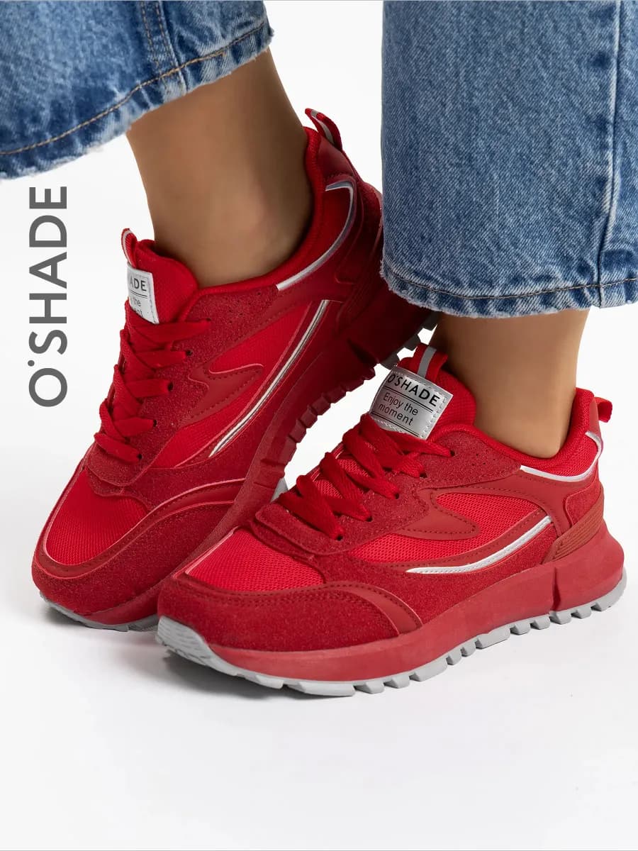 Красные кроссовки женские