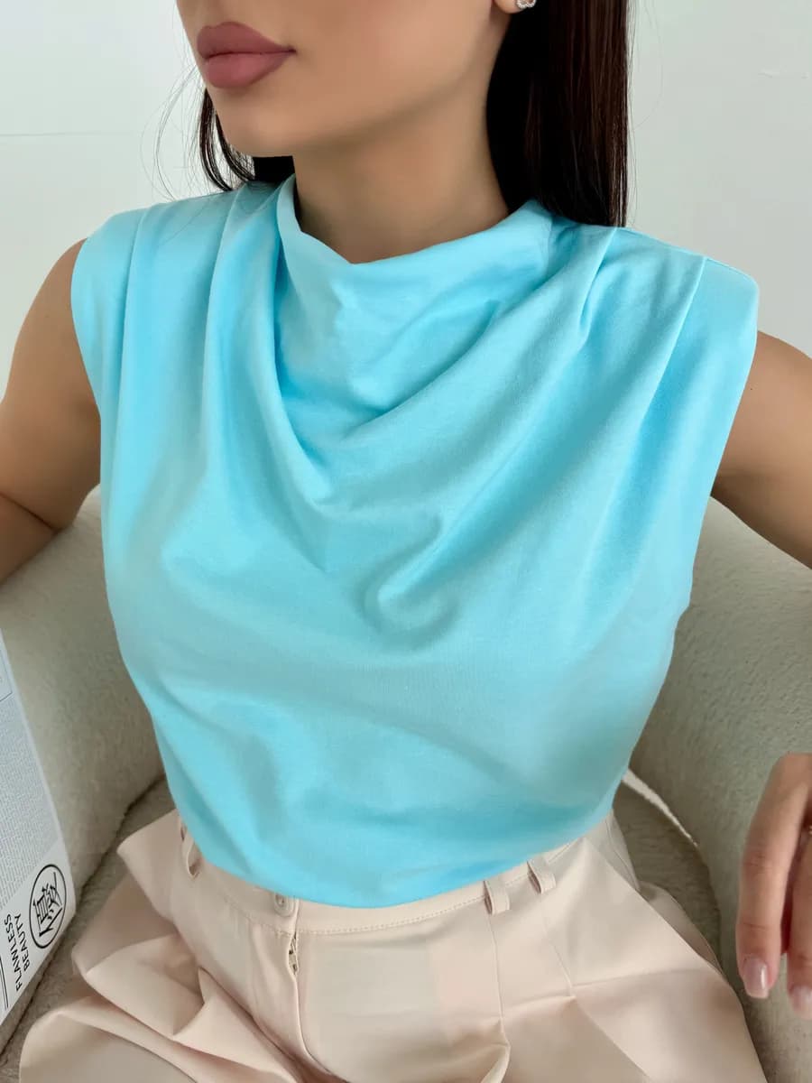 Топ с драпировкой и объемными плечиками