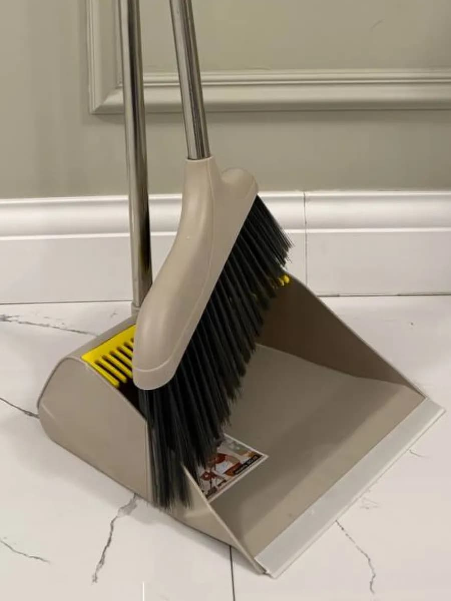 Веник с совком для уборки