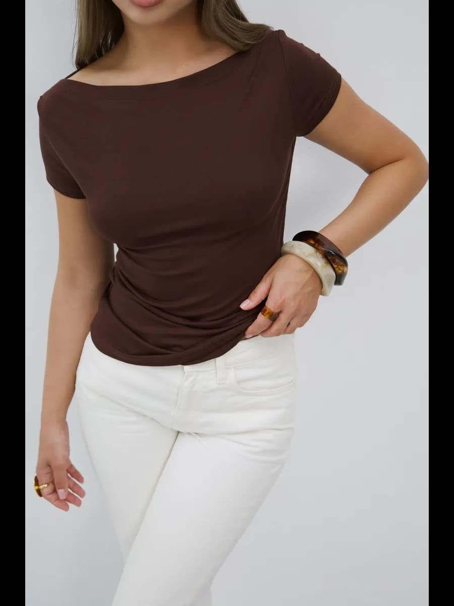 Футболка летняя майка облегающая с вырезом лодочка