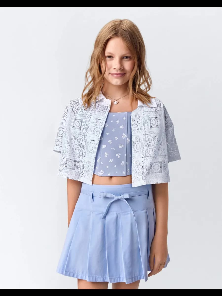 Голубая мини-юбка со складками и поясом