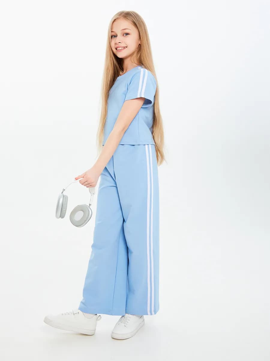 Костюм спортивный с широкими брюками