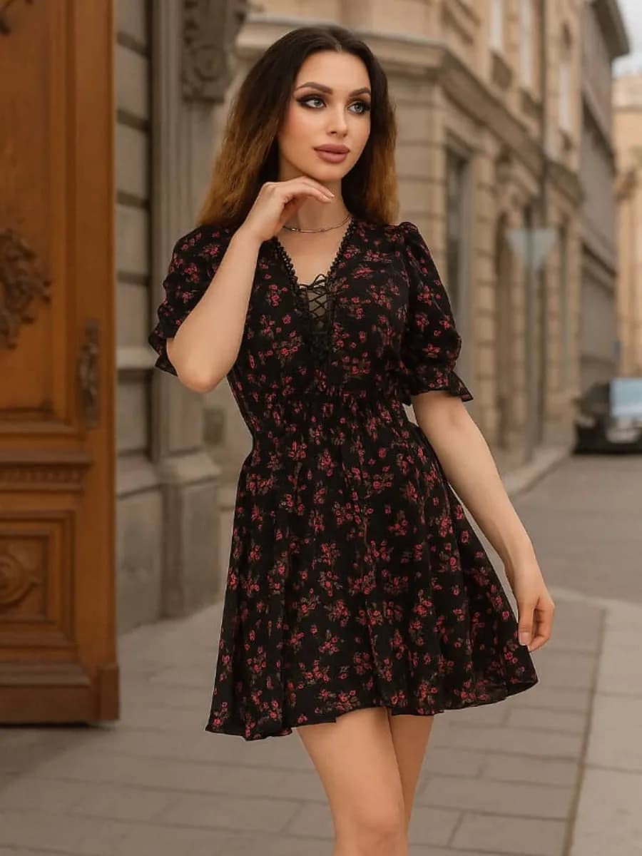 Платье мини легкое с декольте