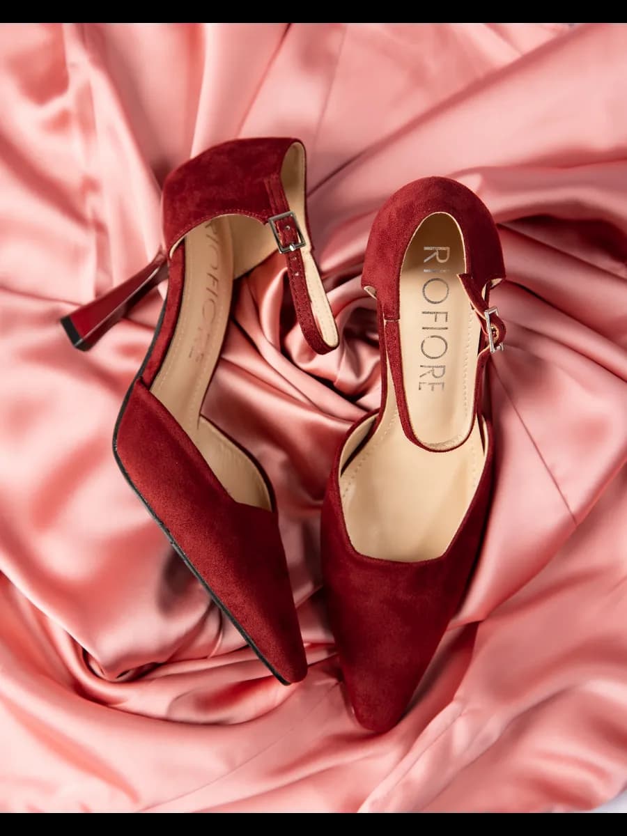 Туфли на каблуке шпильке вечерние с ремешком