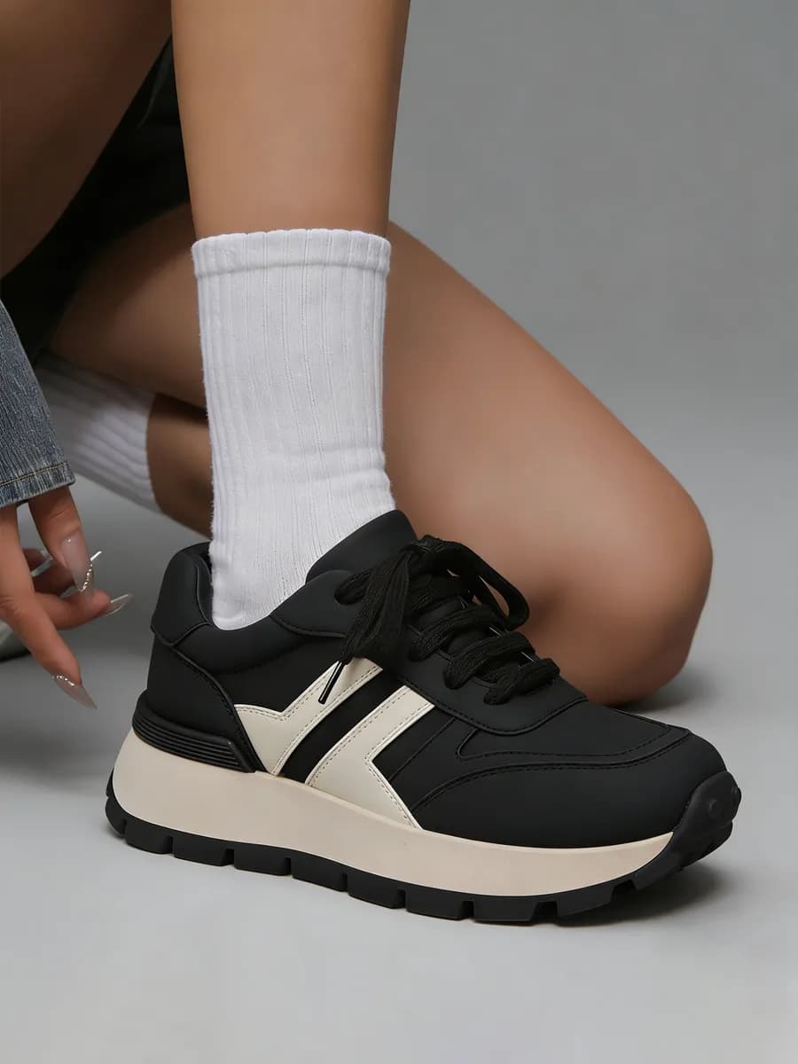 Кроссовки женские