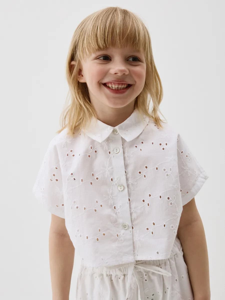 Укороченная хлопковая рубашка с перфорацией