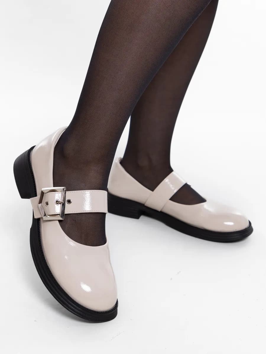 Туфли на низком каблуке