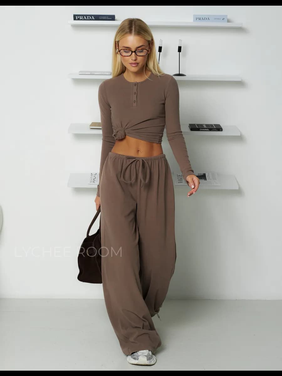 Костюм трикотажный с широкими штанами и лонгсливом