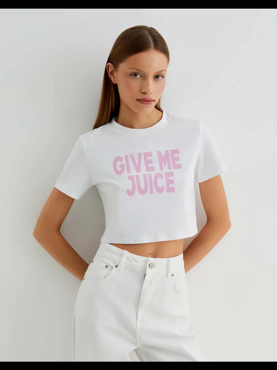 Белый облегающий кроп-топ с принтом