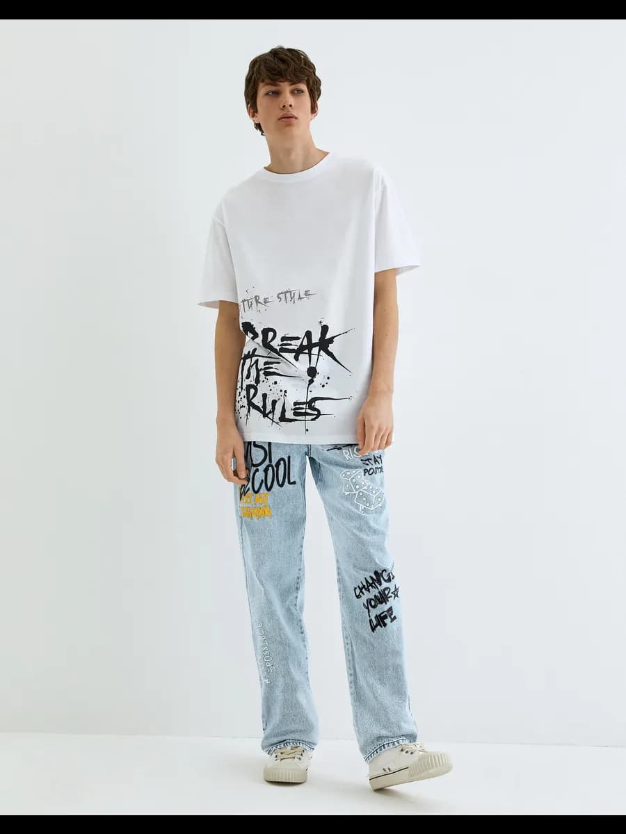 Джинсы Carrot fit на резинке с граффити-принтом