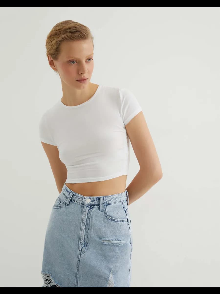 Белый кроп-топ со сборками