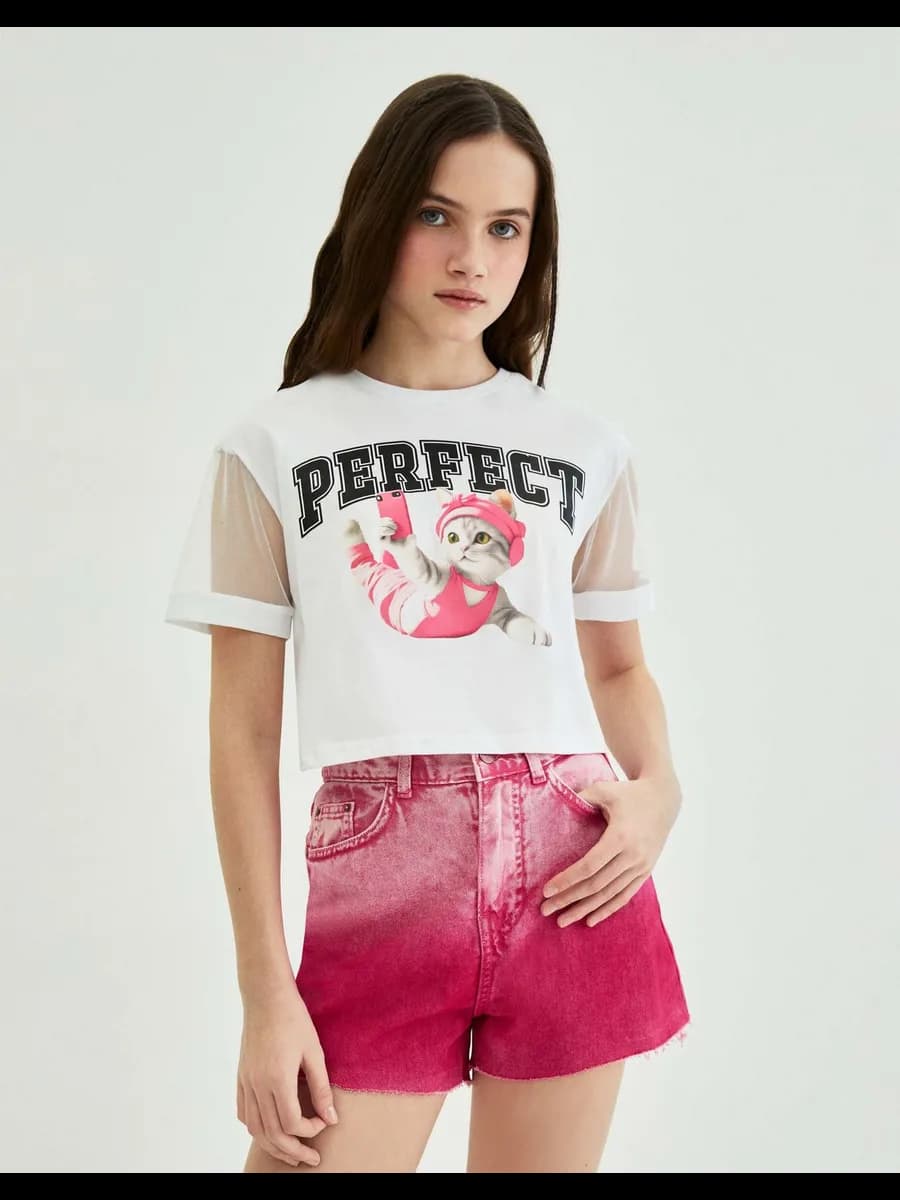 Белая футболка с принтом