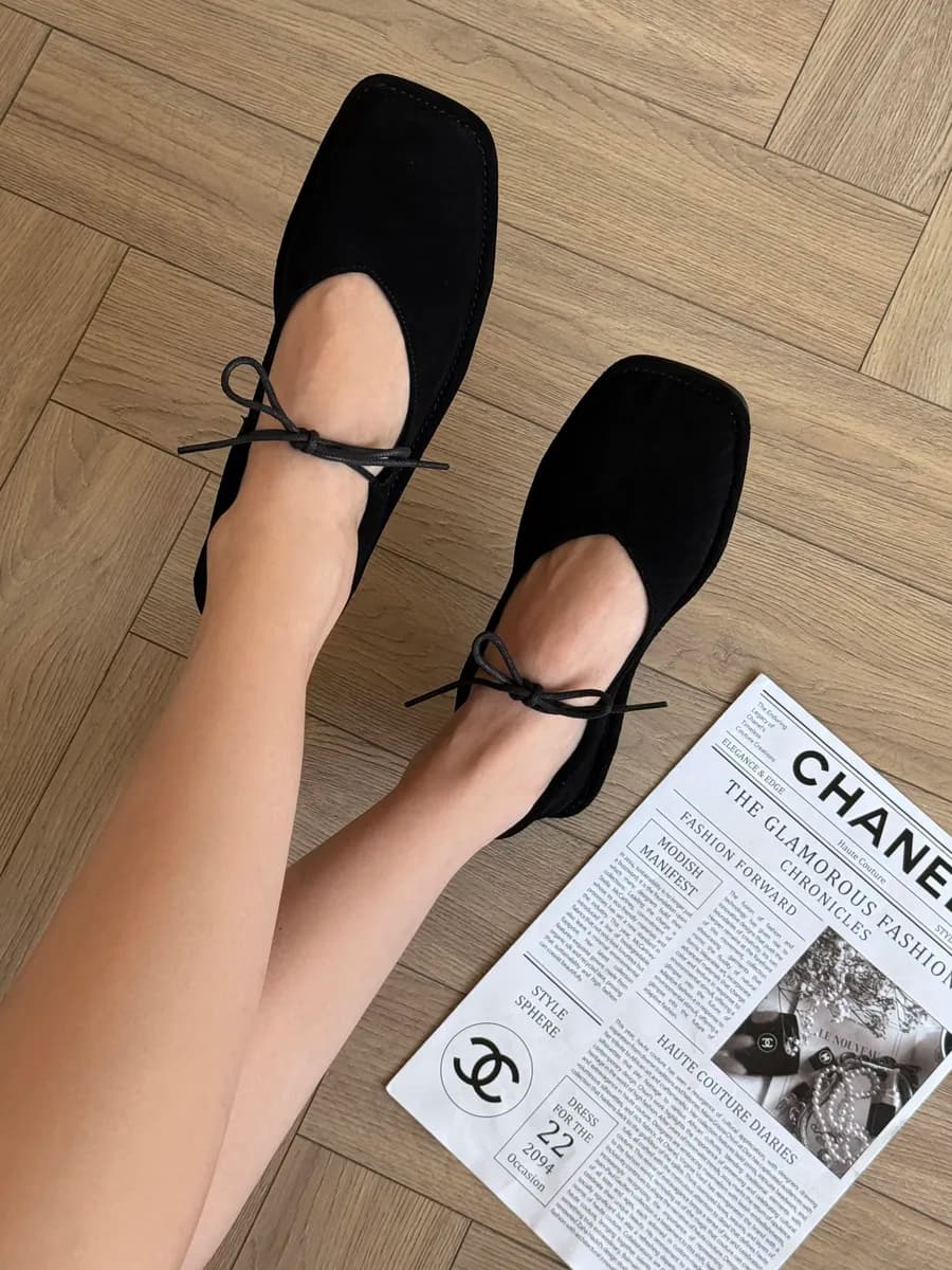 Балетки из натуральной замши с завязками