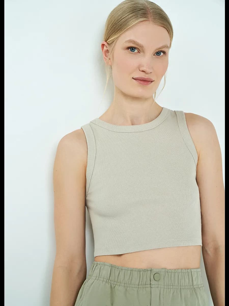 Укороченный топ в рубчик