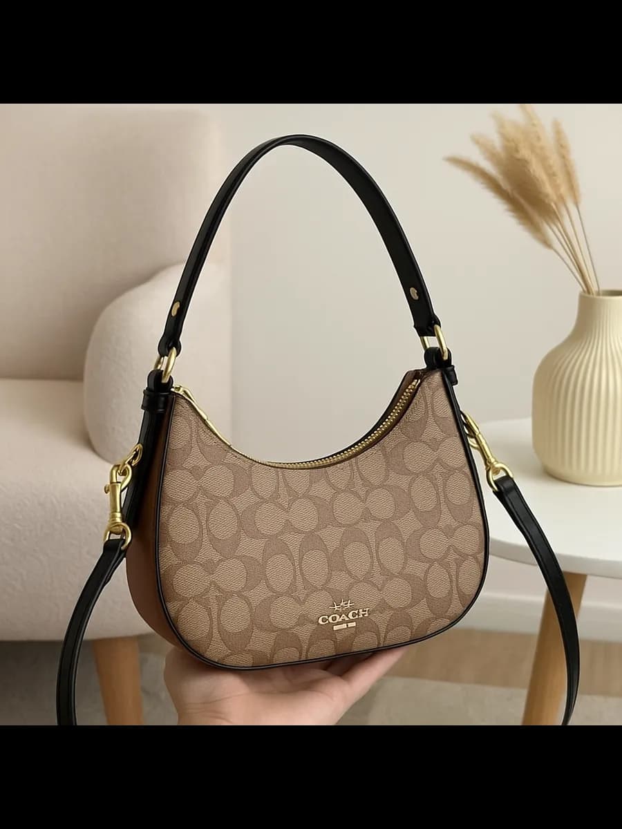 Сумка багет Coach вечерняя - фото 1