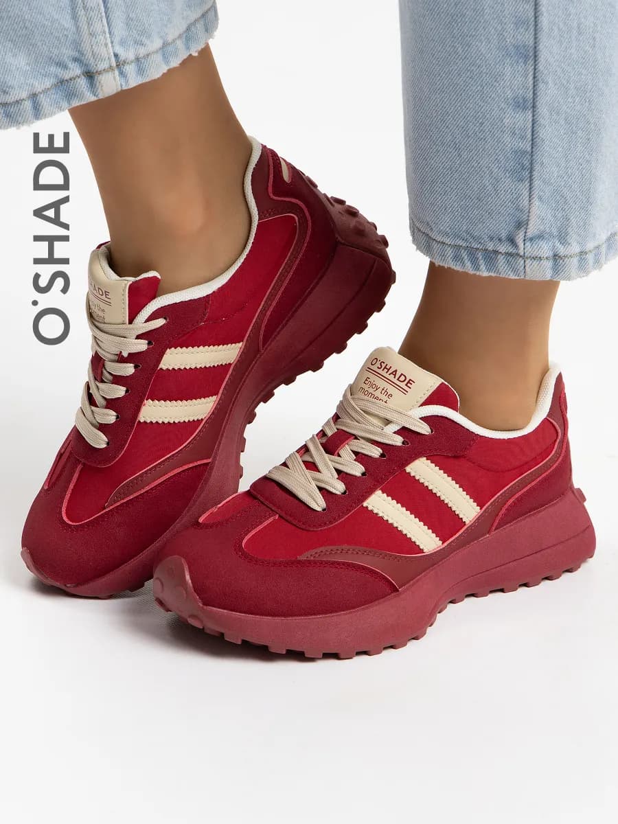 Красные кроссовки женские