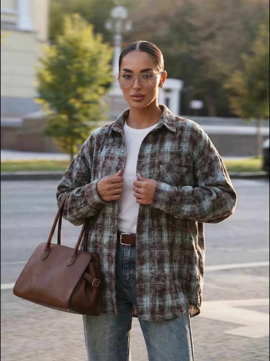 Рубашка женская в клетку оверсайз варенка рваная - фото 1