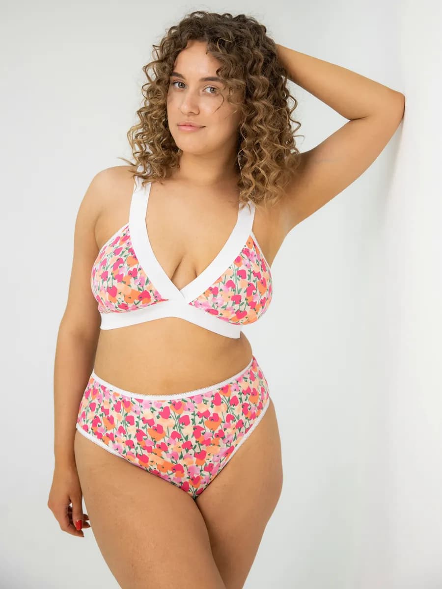 красивый комплект нижнего белья