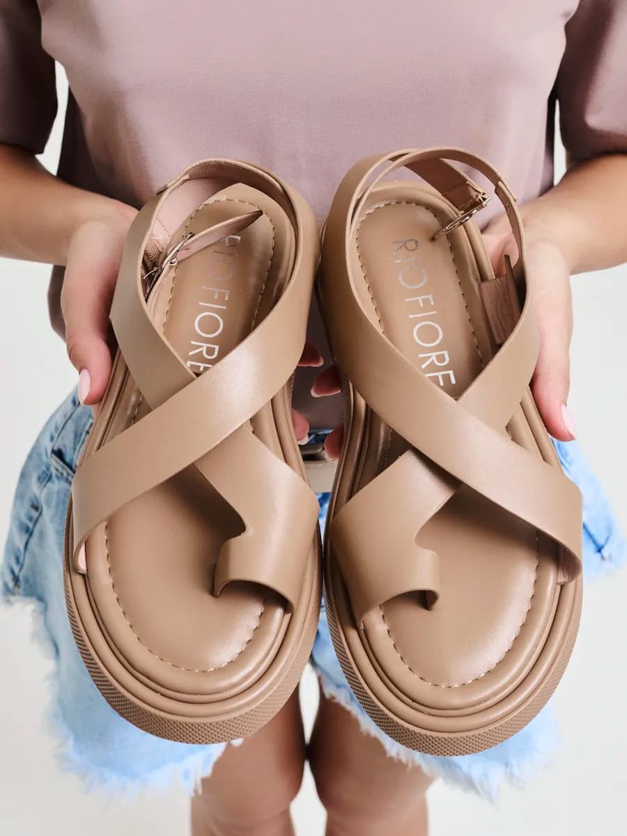 Босоножки летние через палец с ремешком