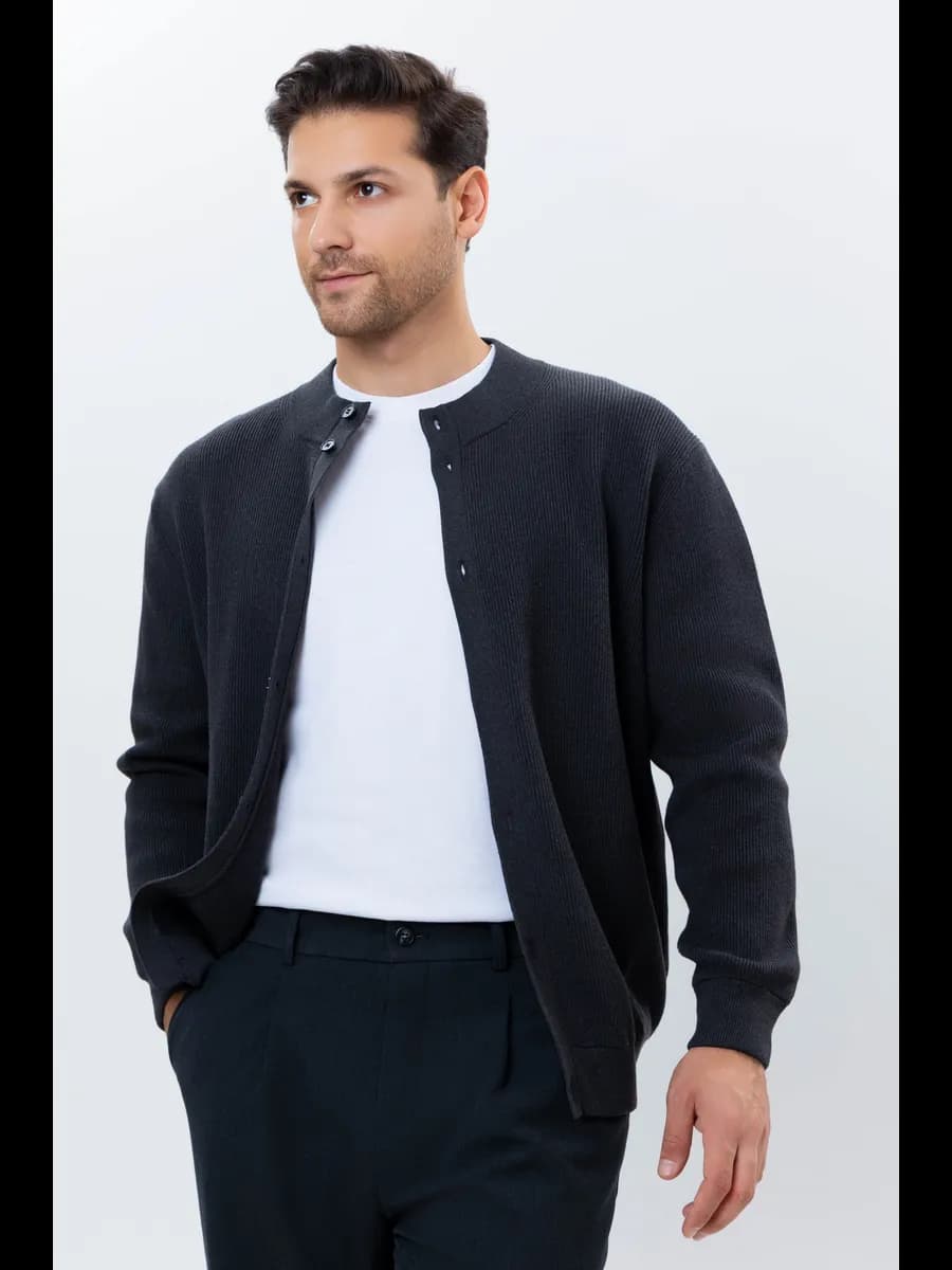 Кардиган на пуговицах теплый