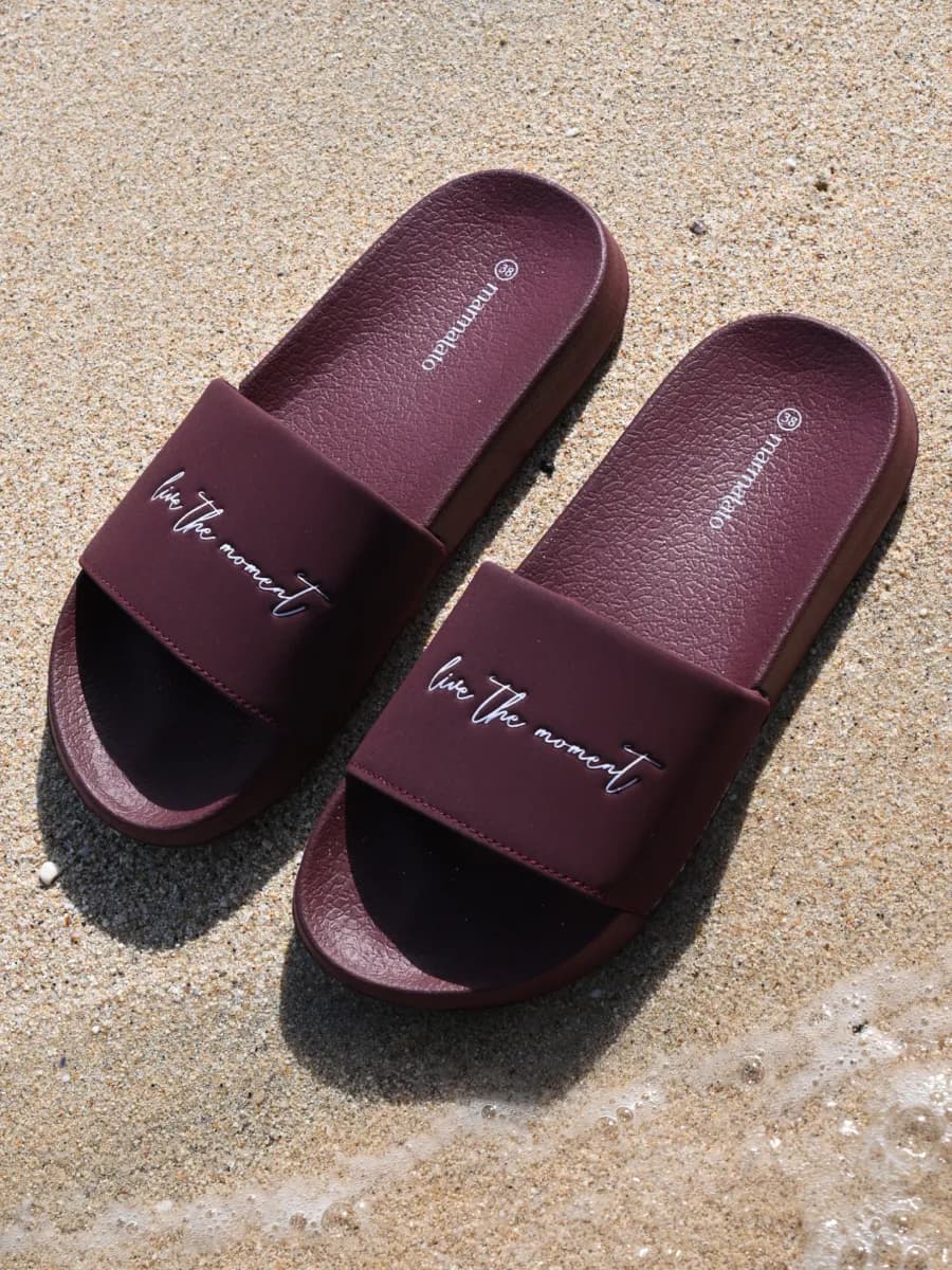 шлепанцы женские летние с принтом бордовые на платформе - фото 1