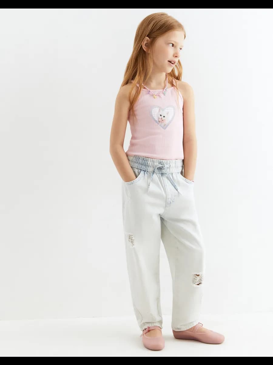 Джинсы свободные (Easy Fit) с рваной отделкой