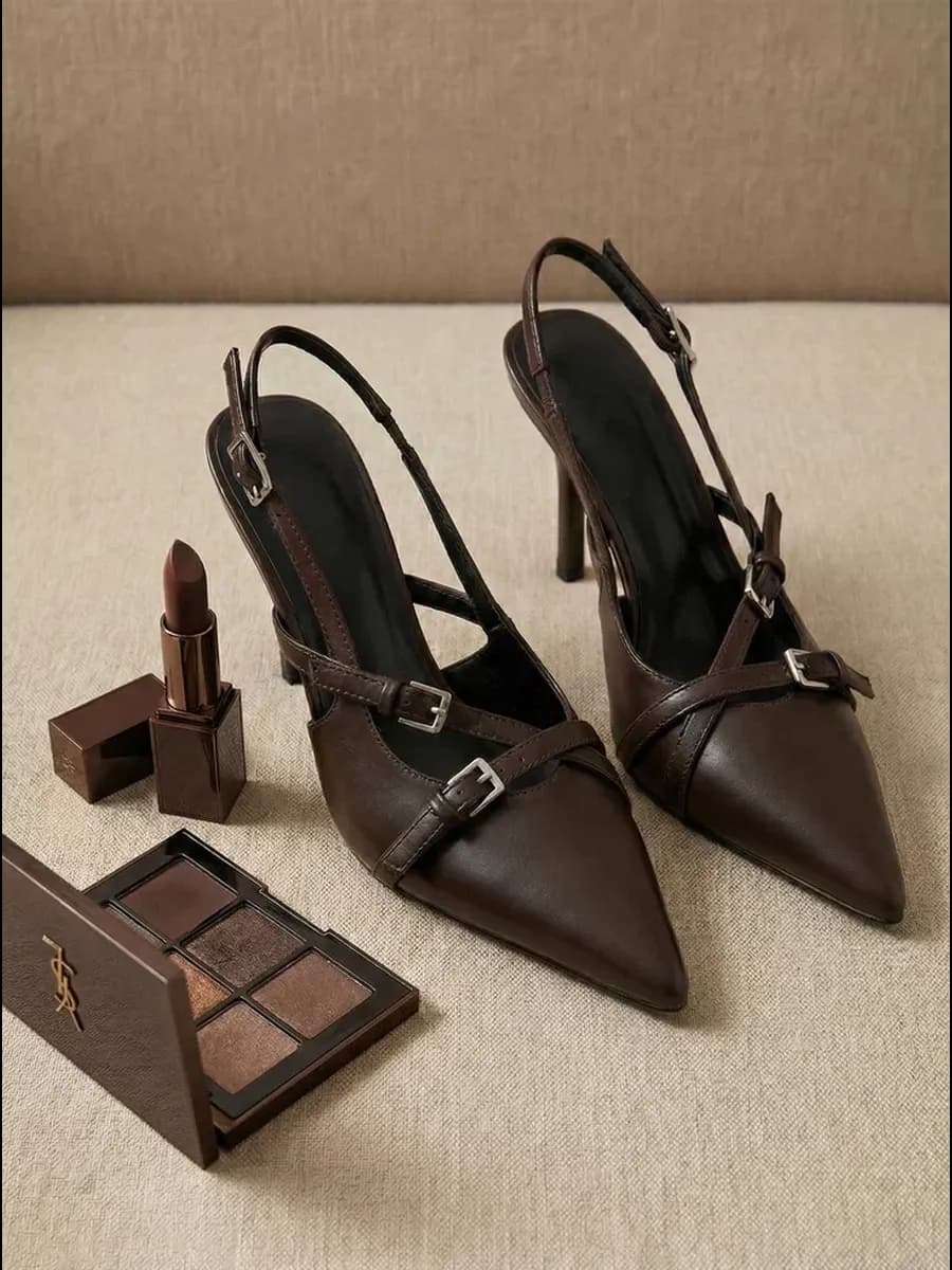 Туфли на низком каблуке с пряжками - фото 1