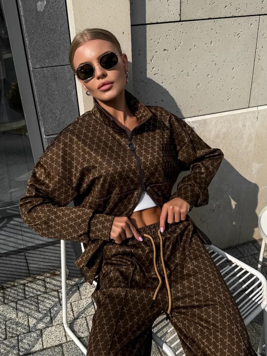 Спортивный костюм на молнии