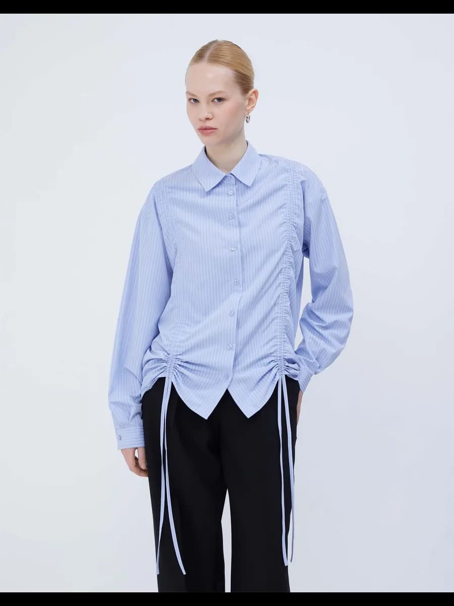 Синяя свободная рубашка в полоску со шнуровкой