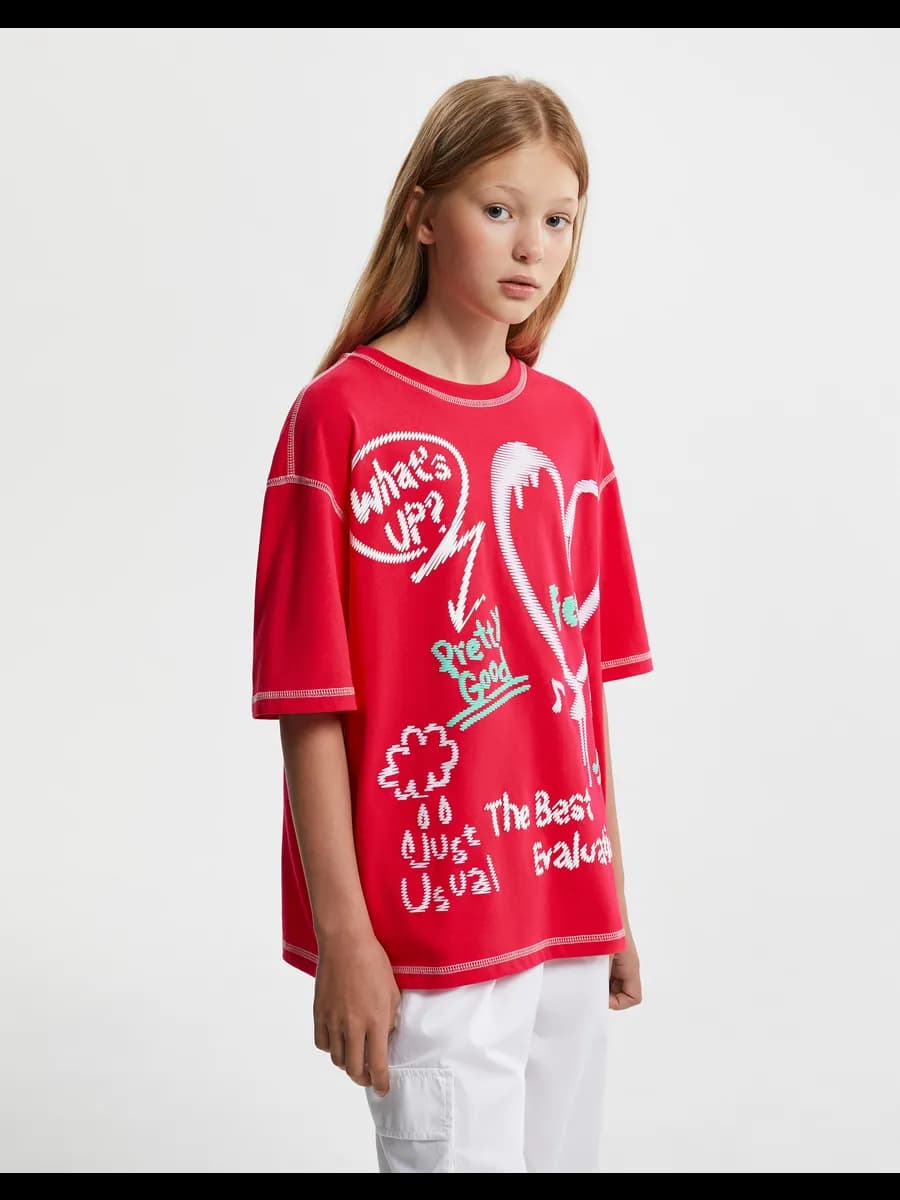 Малиновая футболка superoversize с граффити-принтом - фото 1