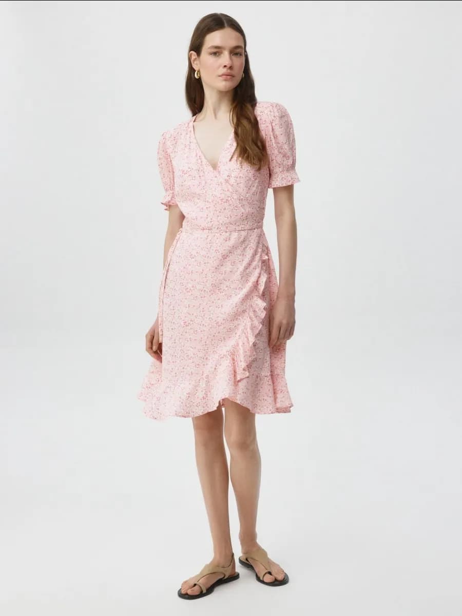 Летнее платье мини на запах с принтом и рукавами фонариками