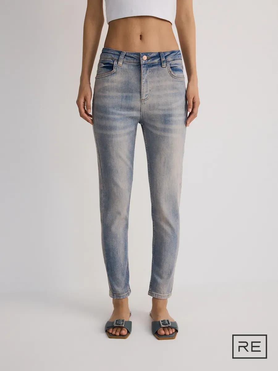 Зауженные джинсы со средней посадкой