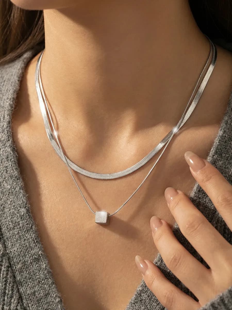 Цепочка на шею двойная короткая кубик