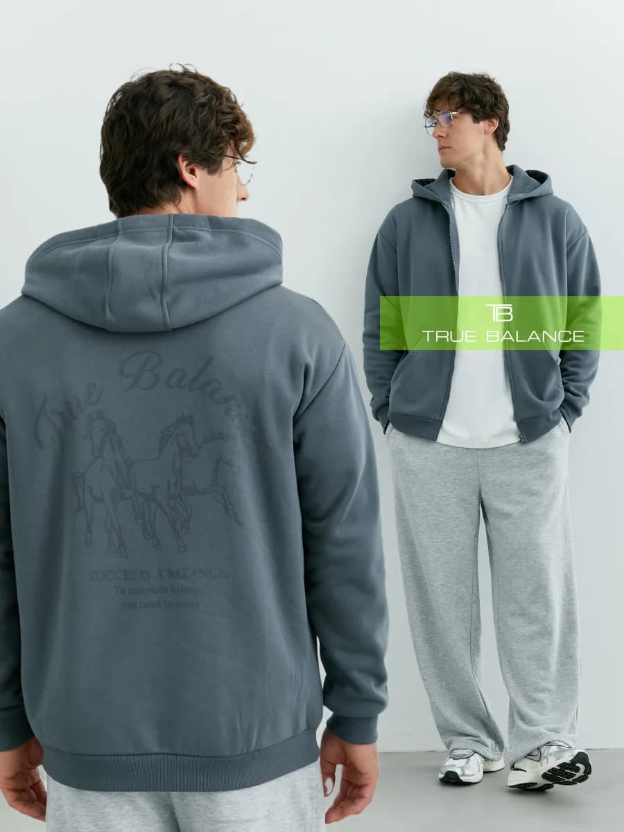 Толстовка оверсайз с принтом на спине