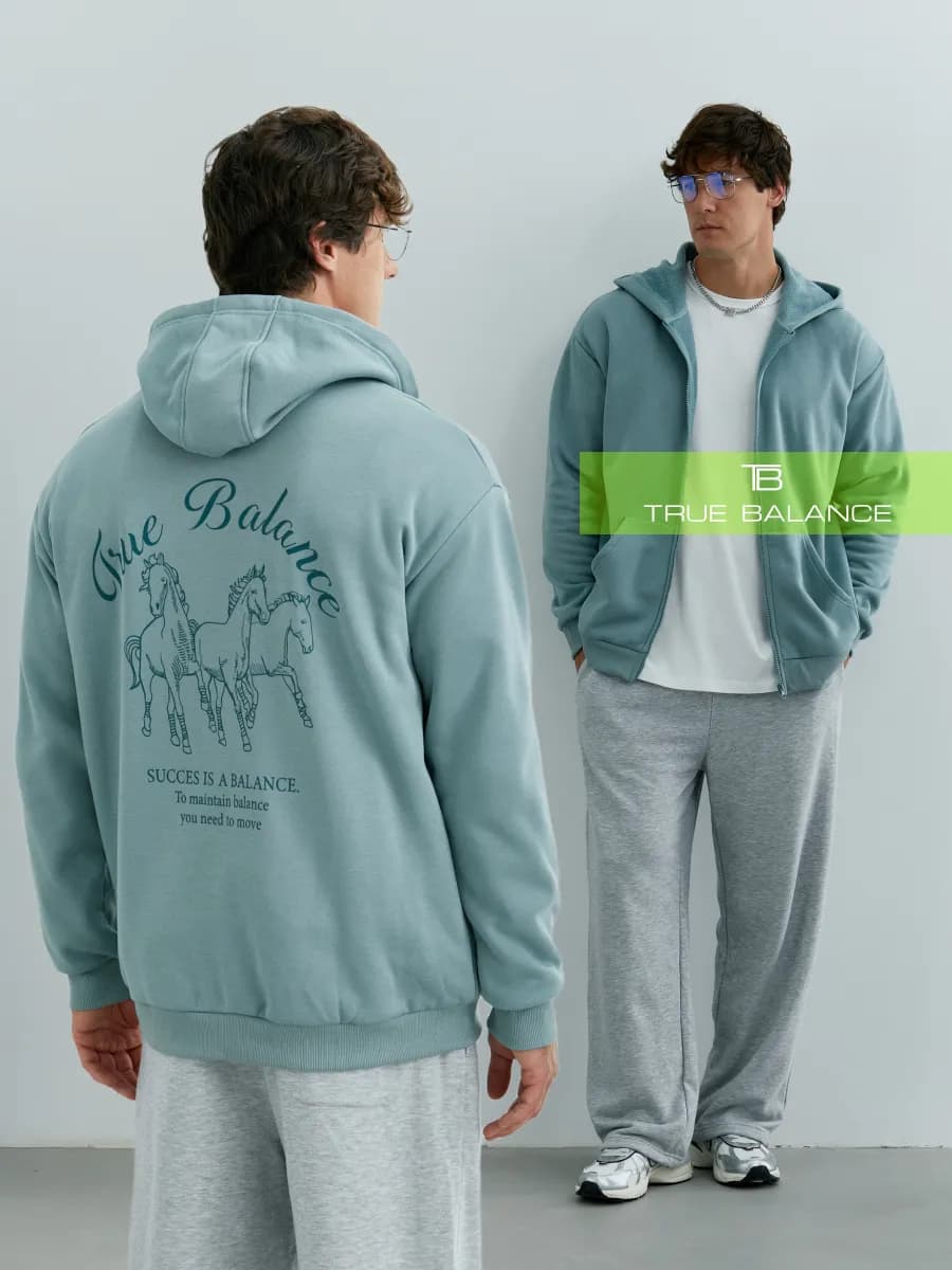 Толстовка оверсайз с принтом на спине - фото 1